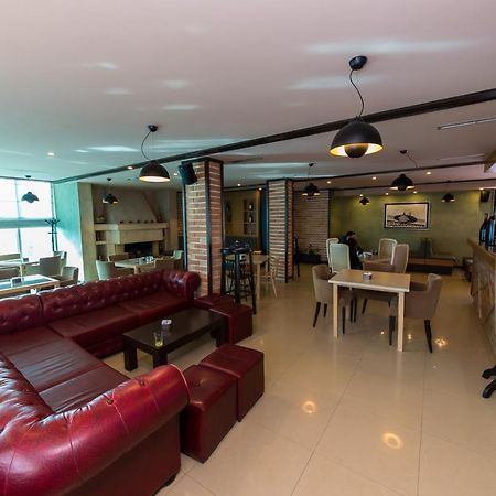 Hotel Denver Тирана Екстер'єр фото