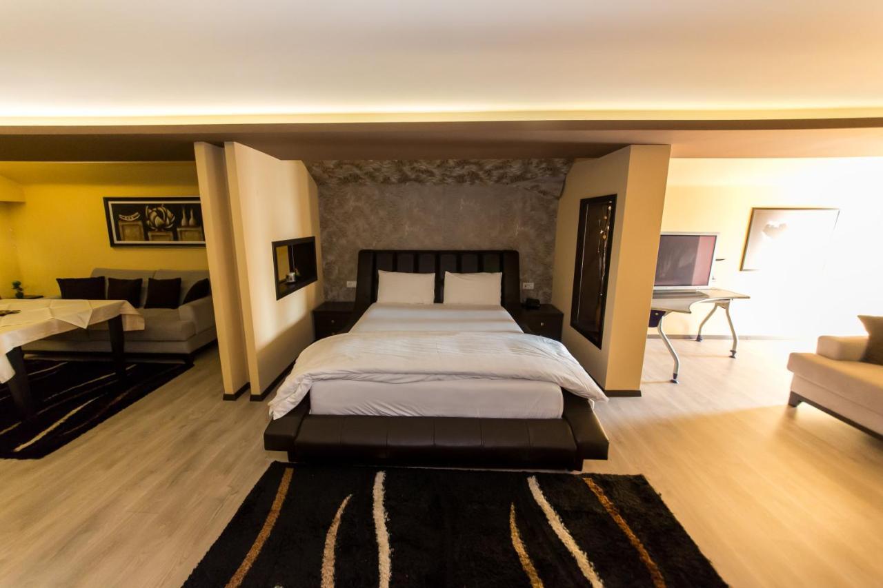 Hotel Denver Тирана Екстер'єр фото
