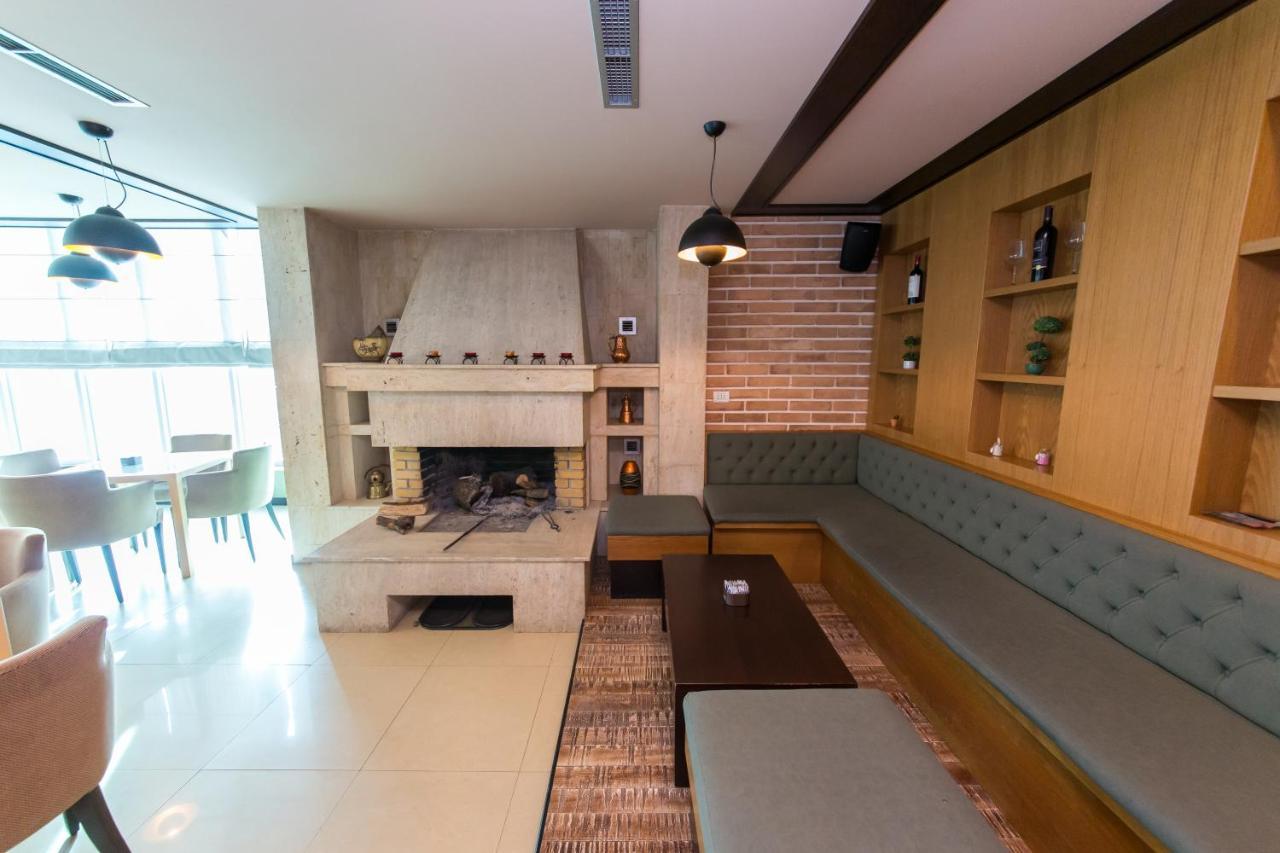 Hotel Denver Тирана Екстер'єр фото