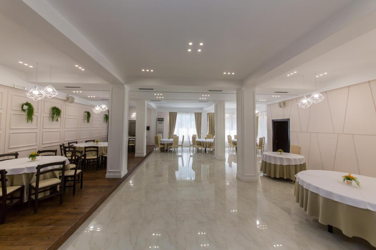 Hotel Denver Тирана Екстер'єр фото