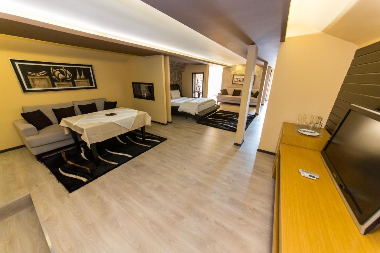 Hotel Denver Тирана Екстер'єр фото