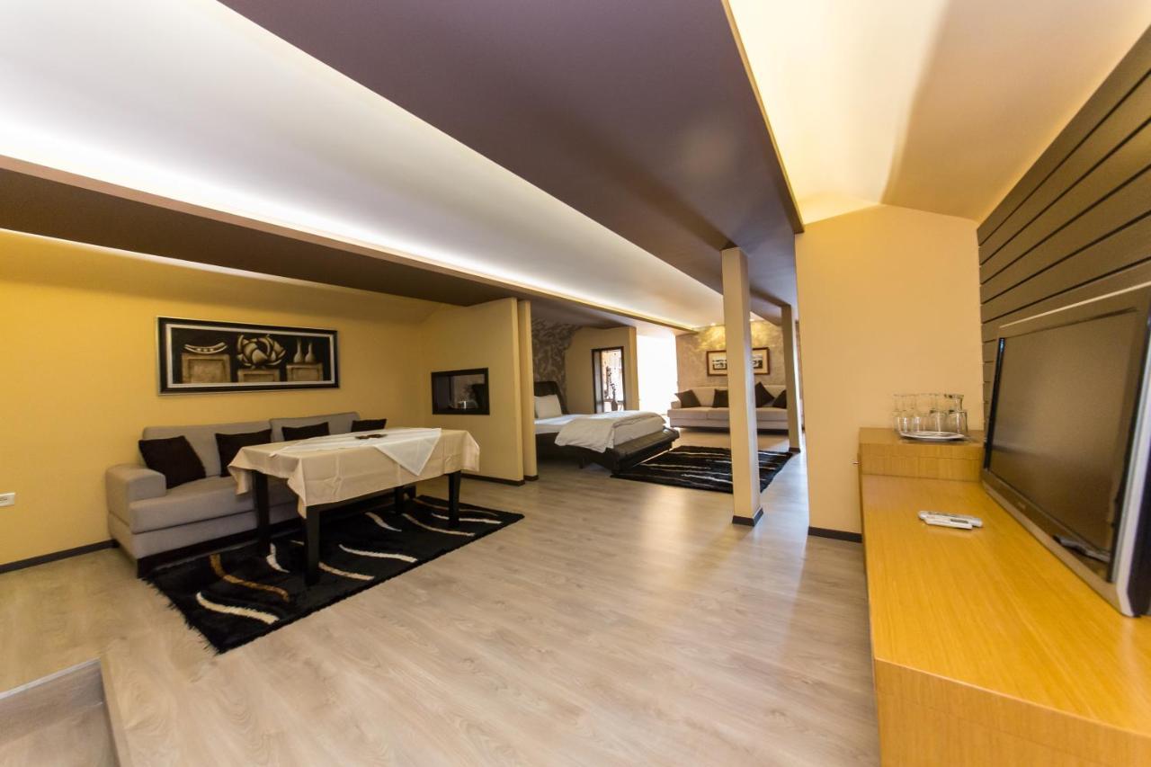Hotel Denver Тирана Екстер'єр фото