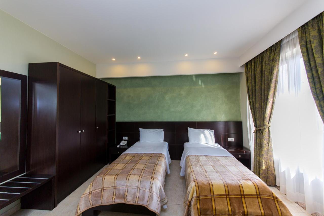 Hotel Denver Тирана Екстер'єр фото