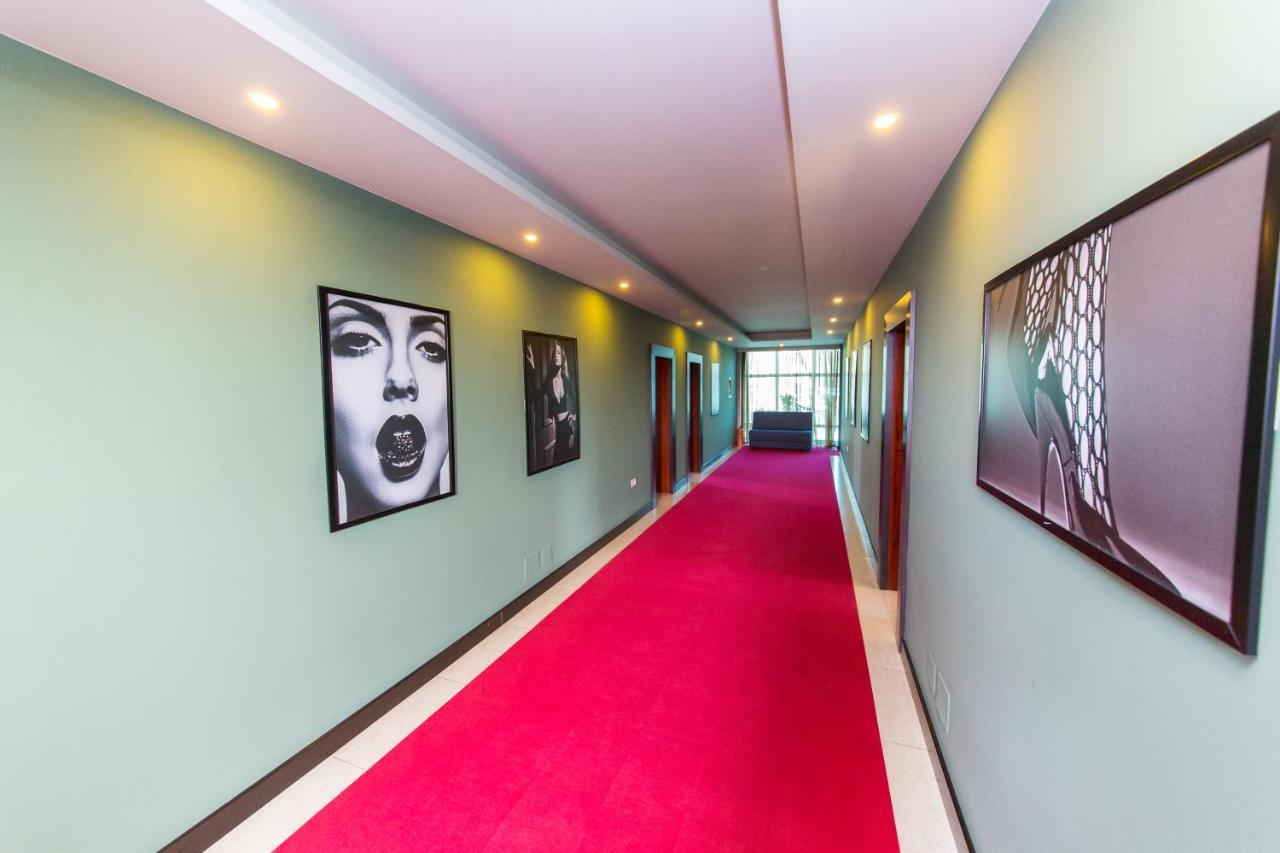 Hotel Denver Тирана Екстер'єр фото